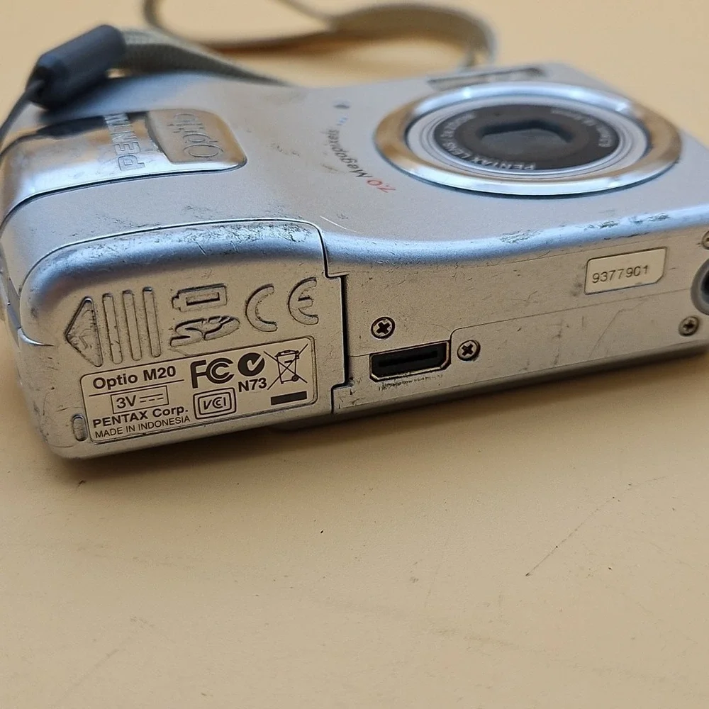 Pentax Optio M20 7.0MP Digital Camera Silver UNTESTED AS IS FOR PARTS